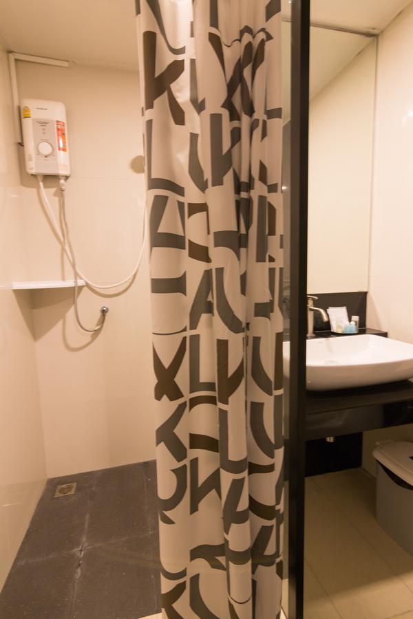2 Feel Bed Station Aparthotel Udon Thani Bagian luar foto
